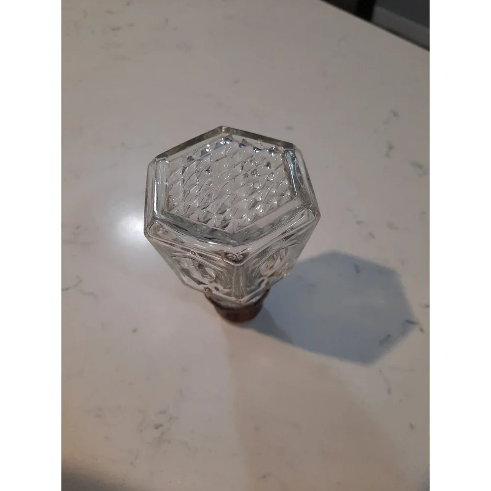 Glass Decanter With Stopper